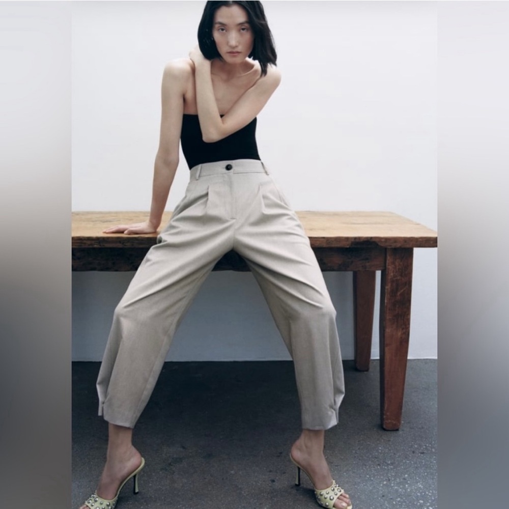Zara High Waist Pleated Cropped Trousers with Tapered Hem XS